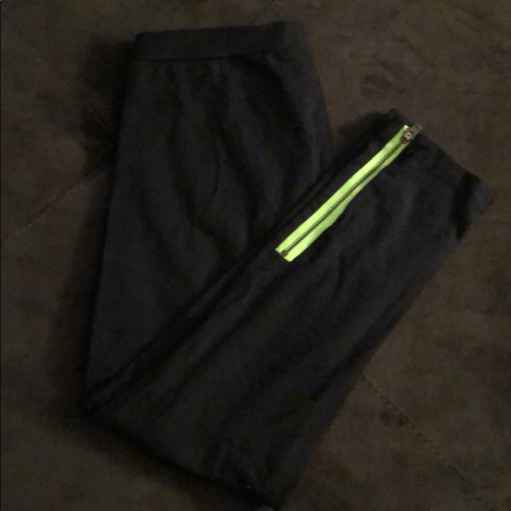 Victoria’s Secret Capri yoga pants 🧘🏻‍♂️🧘🏻‍♀️